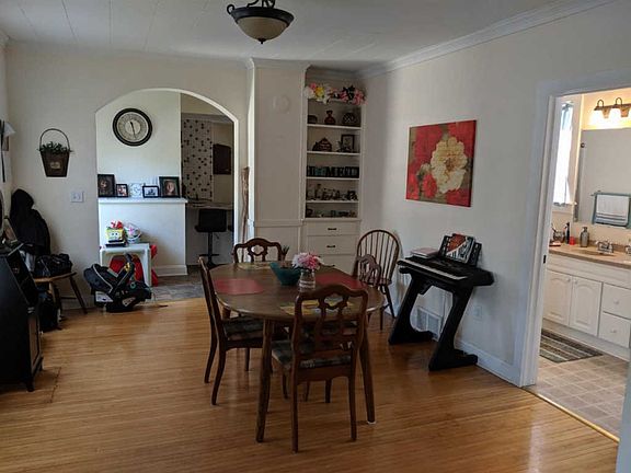 3rd image of 703 E Centerway St