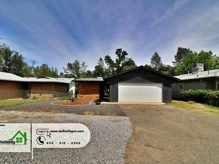 1833 Oregon Ave — Photo 7
