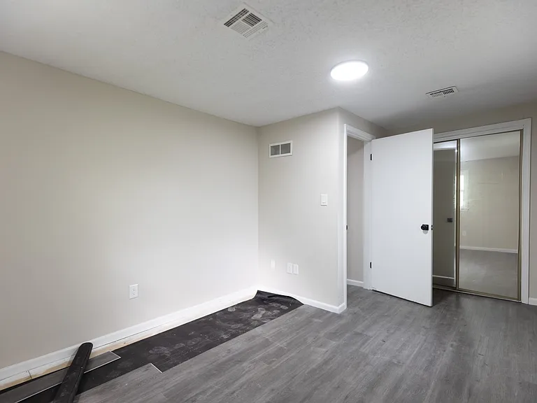 2717 Webster Ave — Photo 4