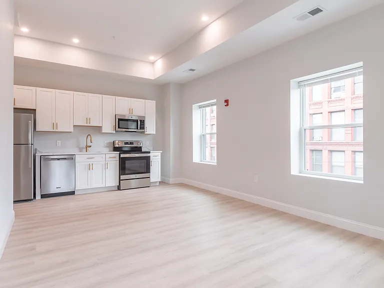 146 Main St #204 — Photo 1