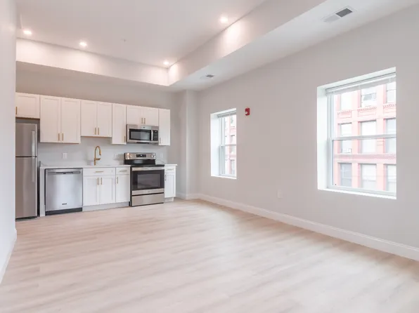 146 Main St #204, Nashua, NH 03060