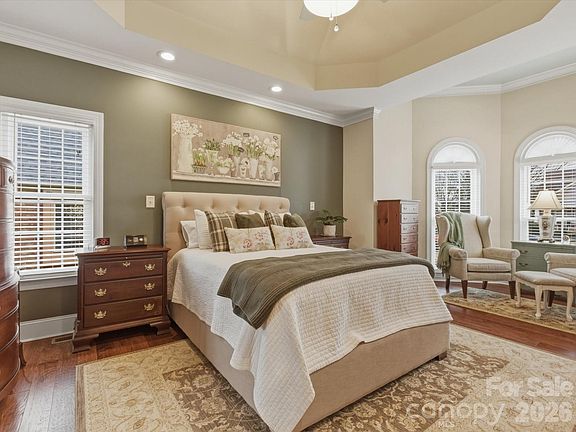 4th image of 2289 Woodridge Dr
