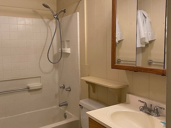 2nd image of 76-6271 Alii Dr APT 2