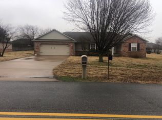 502 E 7th St, Grove, OK 74344