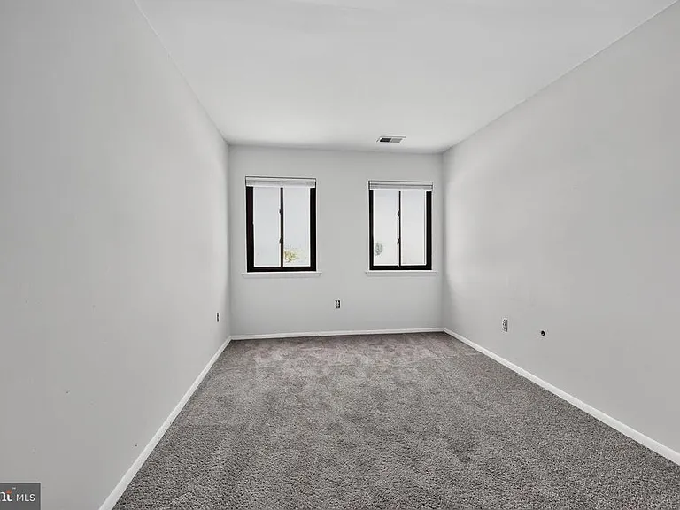 1001 White Oak Rd — Photo 14