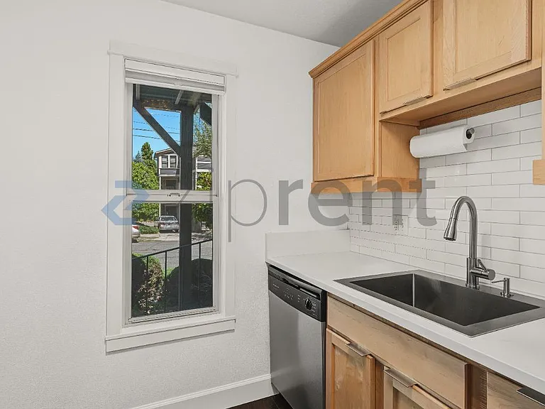 2478 NW Savier St #5 — Photo 10