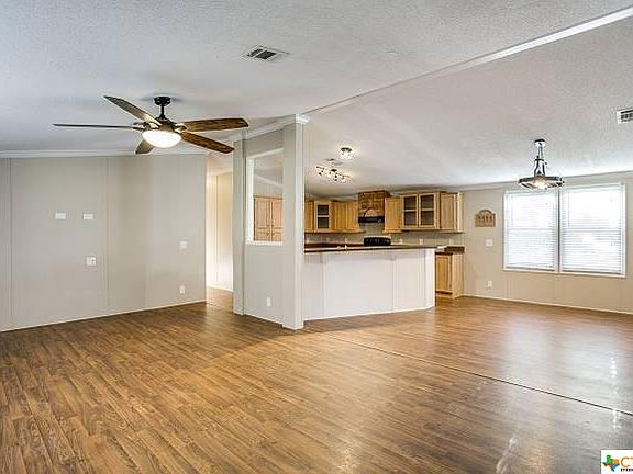 4th image of 233 Sandy Oaks Dr