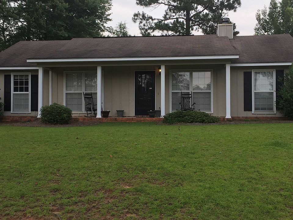 2nd image of 301 Forestside Cir