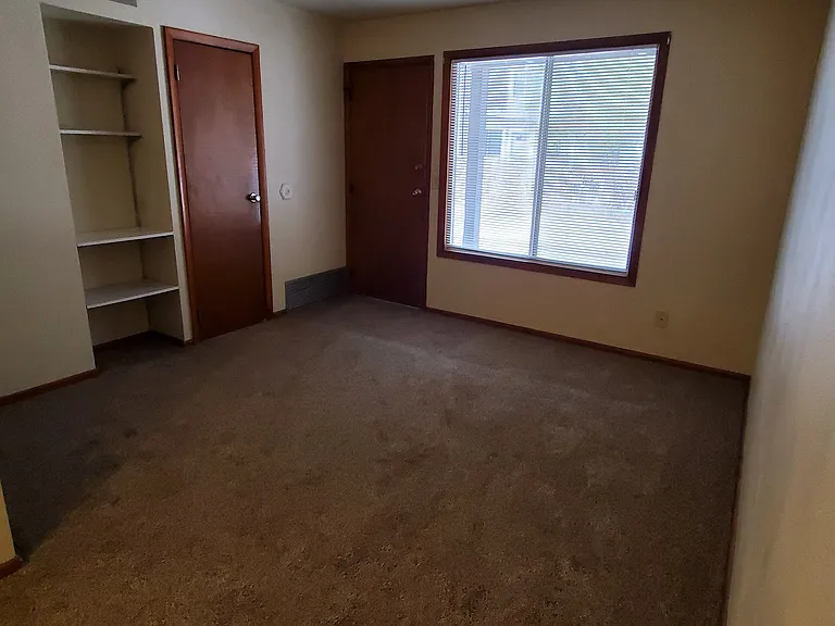 Ellis Apartments — Photo 17