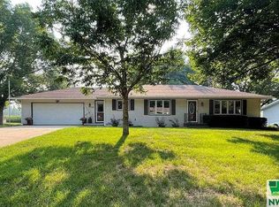 518 6th Ave SE, Sioux Center, IA 51250