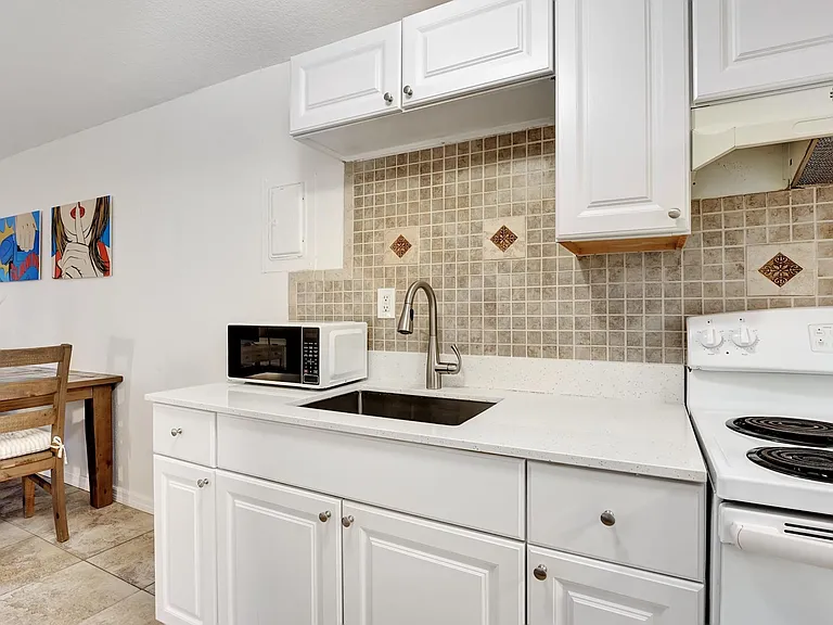 813 Middle St #3 — Photo 5