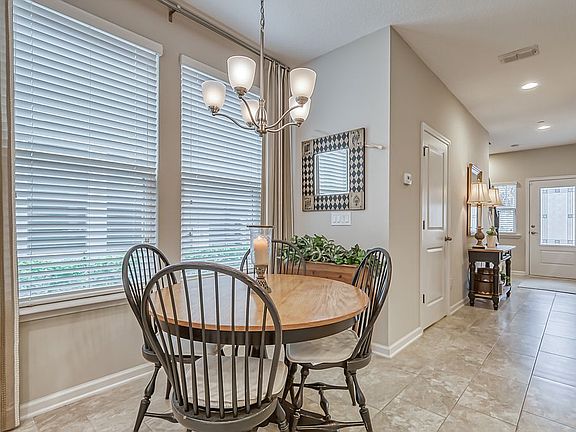 5th image of 35 Canary Palm Ct