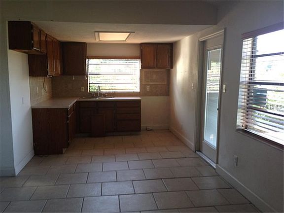 3rd image of 1349 Chesapeake Dr