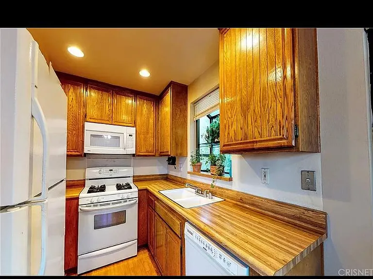 18008 Saratoga Way — Photo 13
