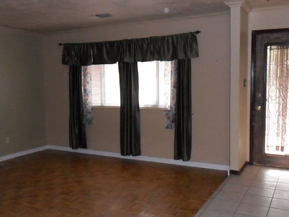 3rd image of 3609 Singapore Cir NE