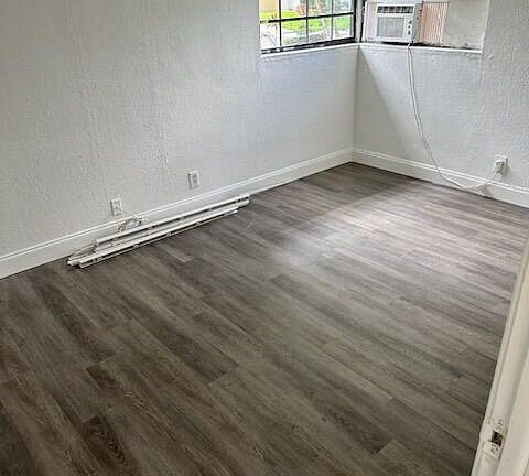 4th image of 1681 NE 1st Avenue