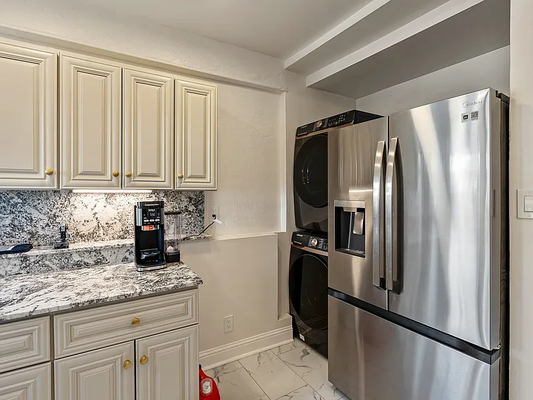 271 E St #1-2 — Photo 8