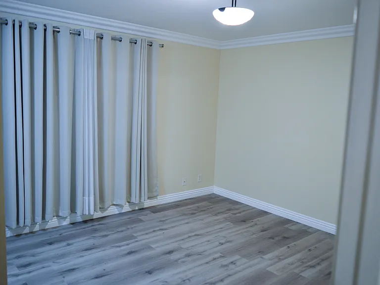 1726 Winona Blvd #105 — Photo 20