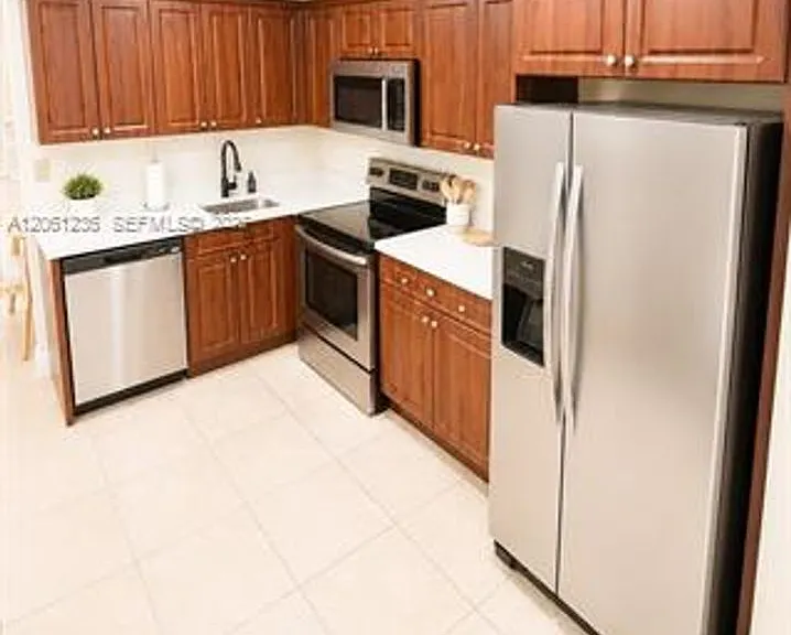 8381 SW 148th Ave #Townhouse 8381 — Photo 7