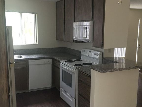 3rd image of 1419 F Ave #9