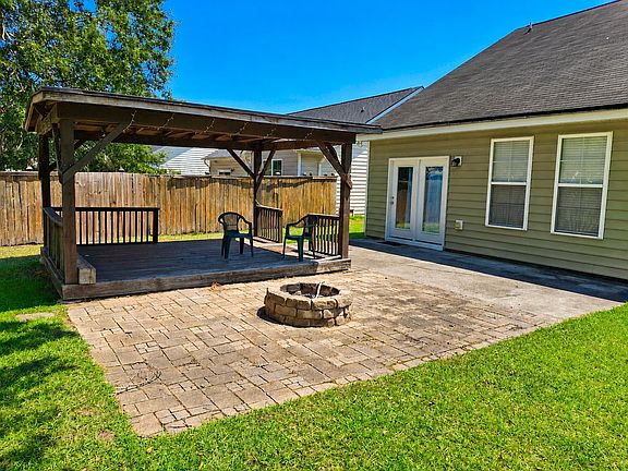 10' x 10' fire pit area adjacent to it to enjoy the pond views.