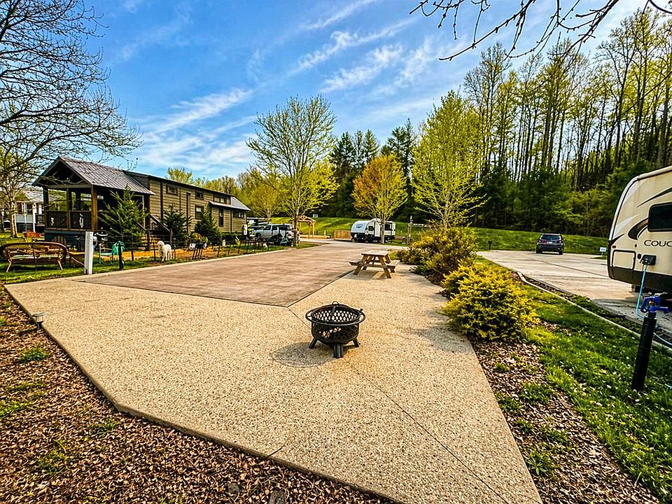 1st image of 5 Mountain Meadows Dr