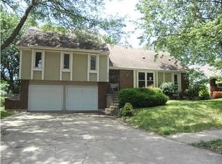 14008 S Tomahawk Dr, Olathe, KS 66062