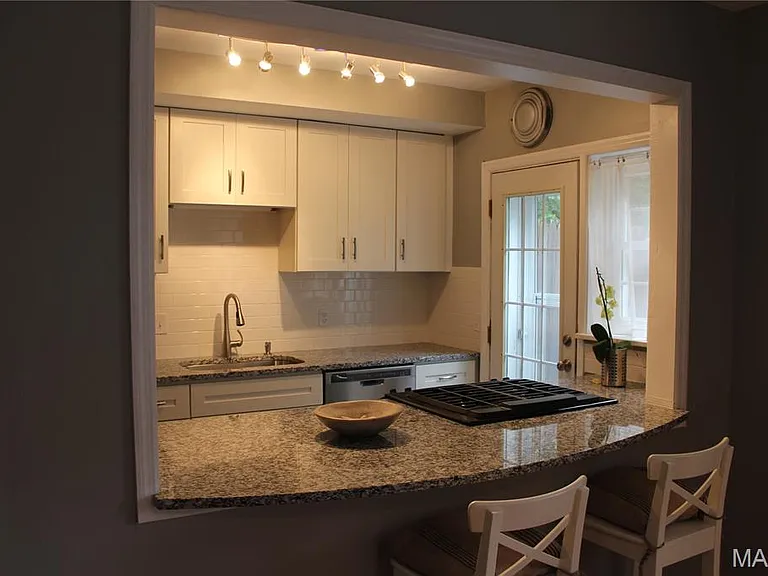 1119 Sanford Ave — Photo 7
