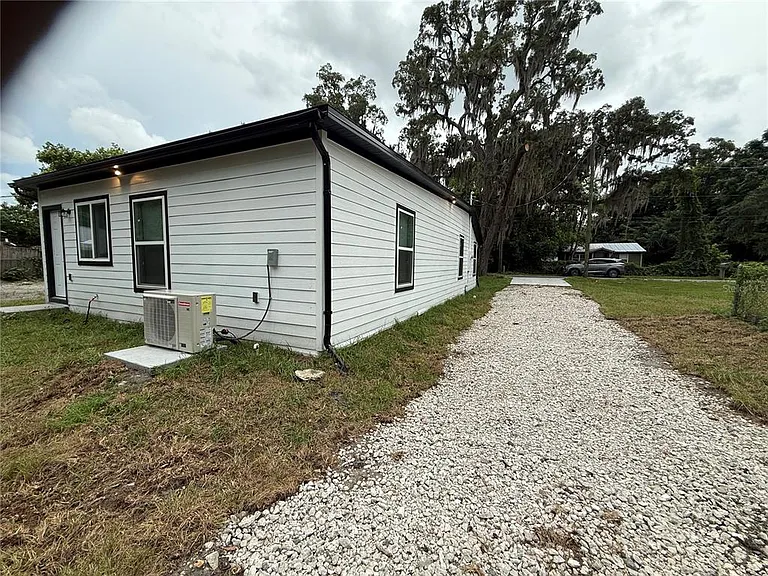 225 E Warren Ave — Photo 10