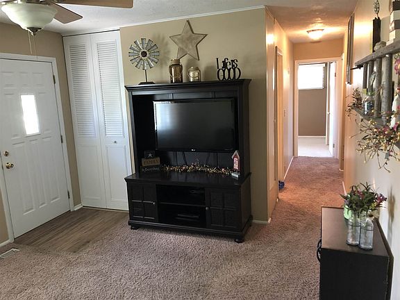 5th image of 334 Birchwood Ct