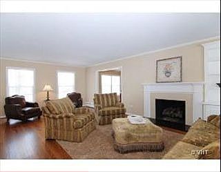 3rd image of 765 Evanston Ave