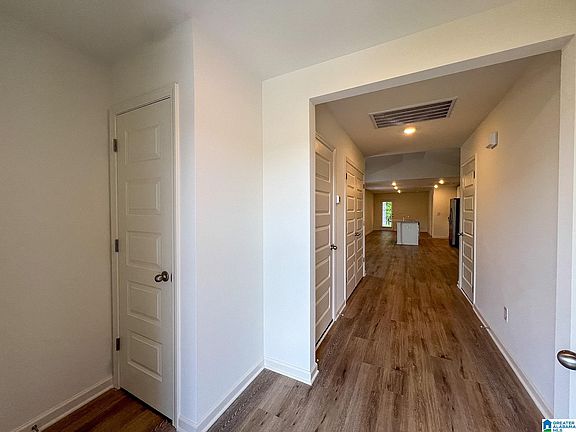 2nd image of 301 Willoughby Rd