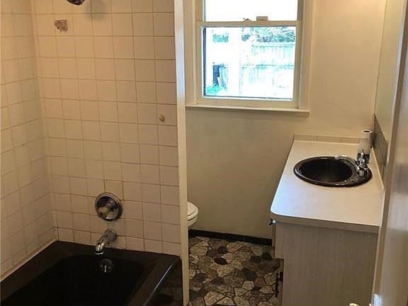 3rd image of 10513 Bernard Ave