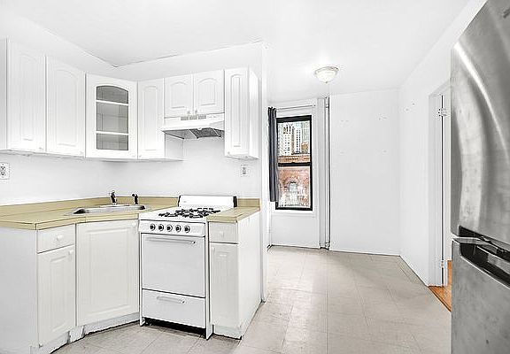 2nd image of 329 E 94th St APT 29