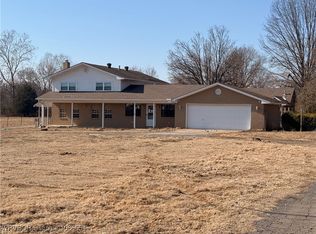 1028 S Arkansas Ave, Mulberry, AR 72956