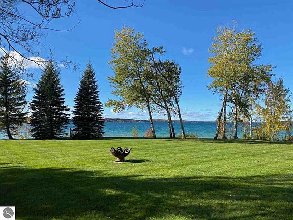 4th image of 1624 S East Torch Lake Dr