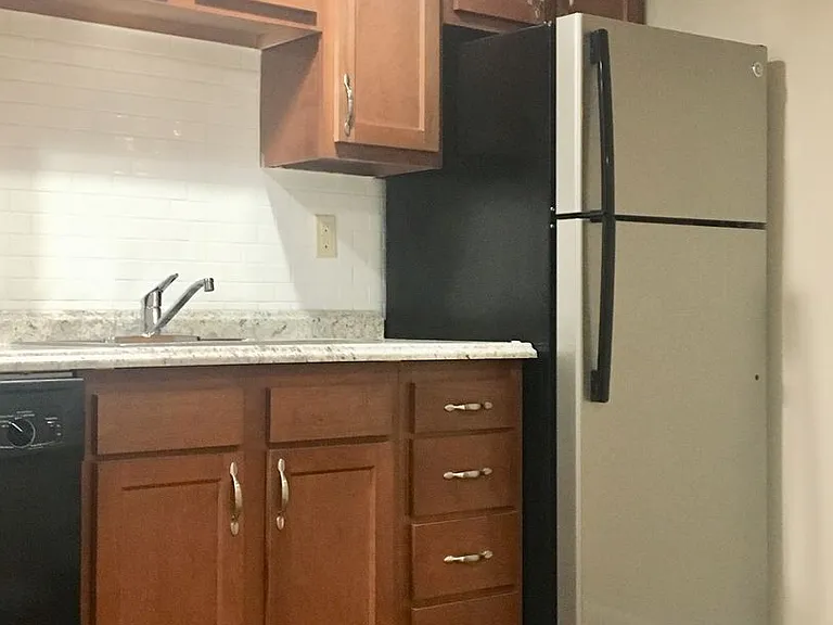 Nola Court Apartments — Photo 27