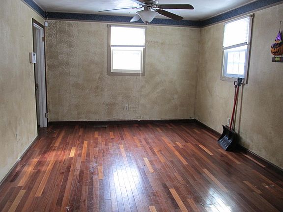 2nd image of 68254 Meadow Ave