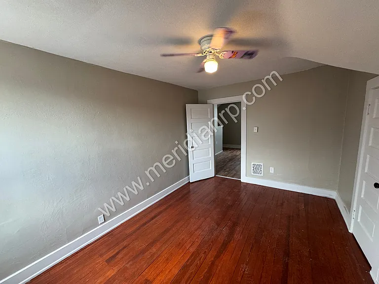 2403 N Clinton St — Photo 13