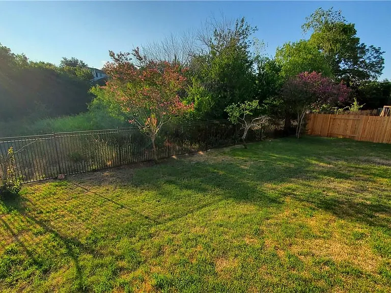 9421 Lisi Anne Dr — Photo 35