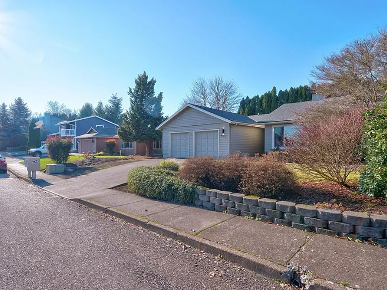 463 Suncrest Ave NW — Photo 3
