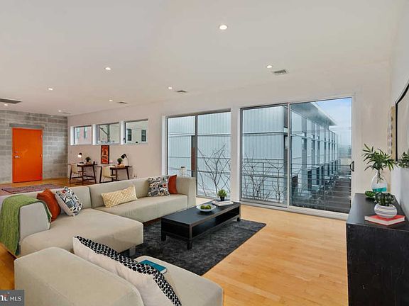 4th image of 1116 N Bodine St #B
