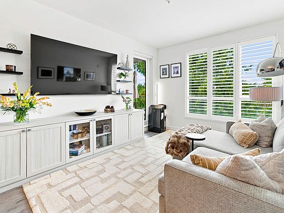 2nd image of 1327 Draycott Rd #401