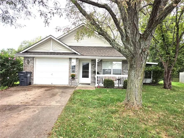 1113 SW Blue Branch Dr, Grain Valley, MO 64029