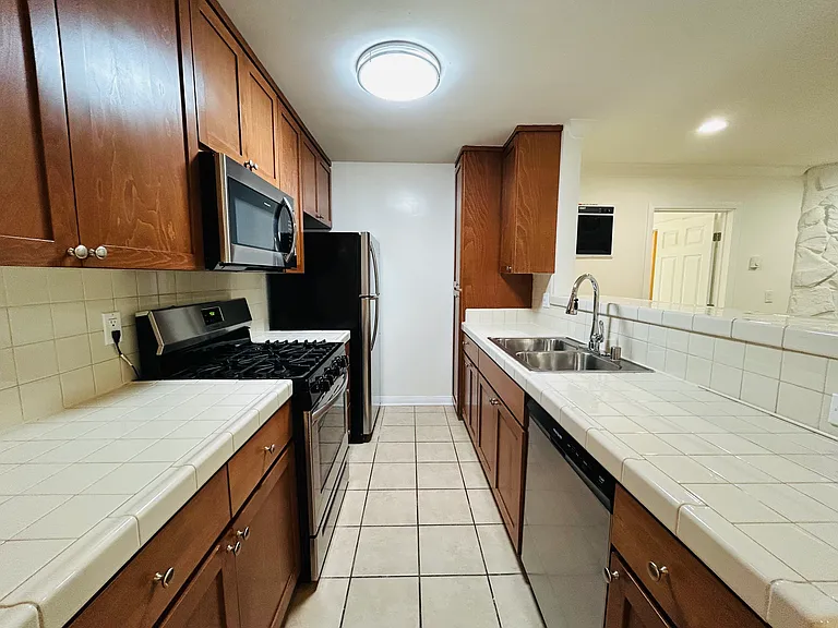 3762 Canfield Ave — Photo 6