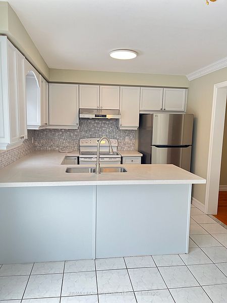 Mississauga House for rent - 3 Bedrooms — photo 10