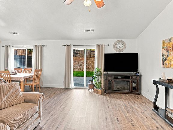 4th image of 1005 Grouse Dr