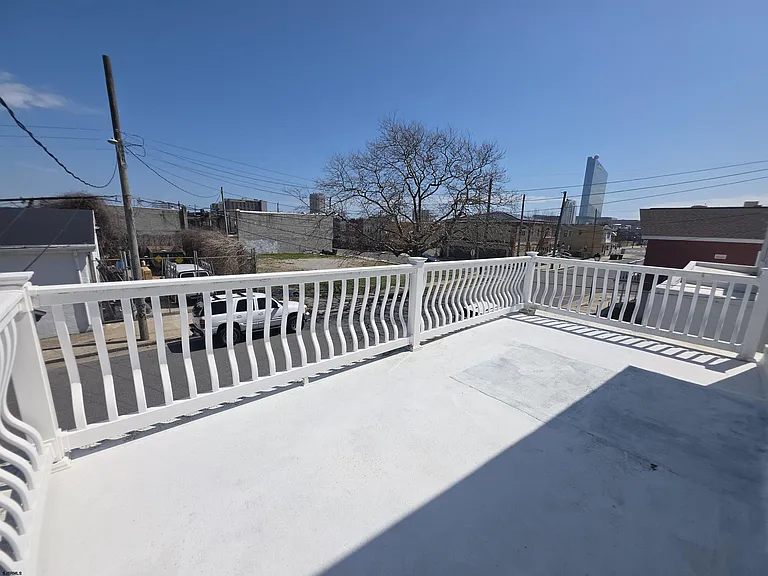 346 N Delaware Ave — Photo 30