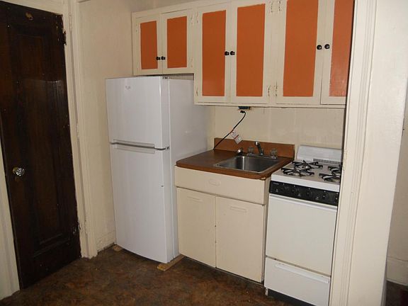 3rd image of 209 Elmwood Ave APT 36