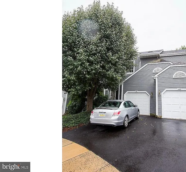 141 Summerhill Ct — Photo 1